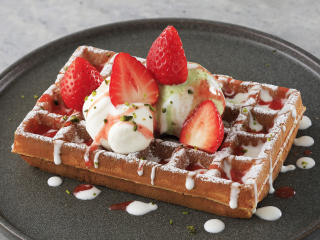 いちごとピスタチオのワッフル