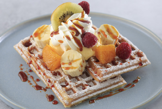 いちごとピスタチオのミックスベリーワッフル